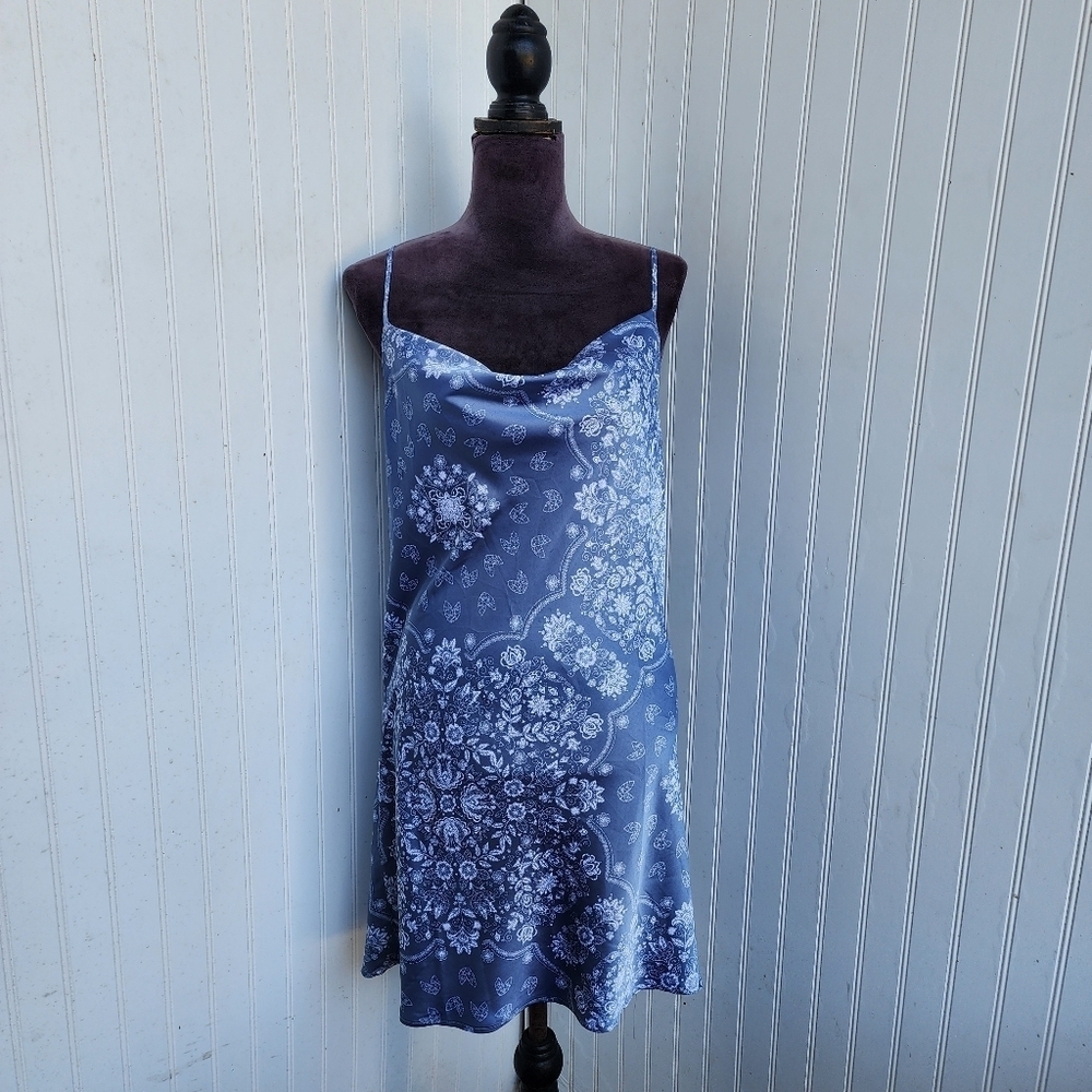 HONEYDEW Womens Chemise Satin Nightgown Light Weight Blue Floral Sz L